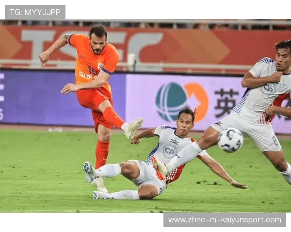 山东泰山中场连线创造连续射门机会