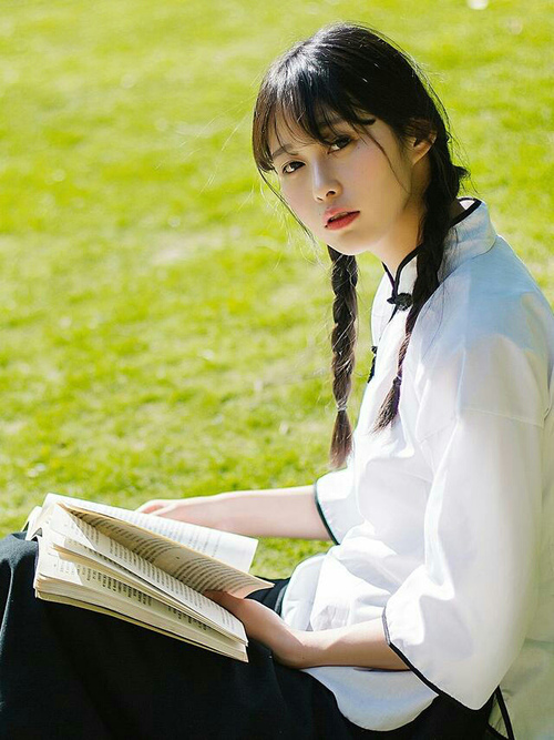 开云体育下载-英超激烈角逐，豪门间竞争日趋白热化