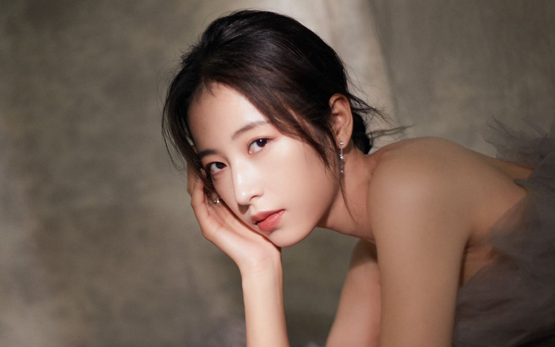 开云体育在线入口-赛尔·阿尔斯塔：南非队防线的绝对核心，突破对方防守，阿尔纳赛尔